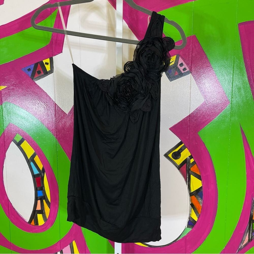 NWT Voxx New York, One Shoulder, Floral Applique. Size Small.
